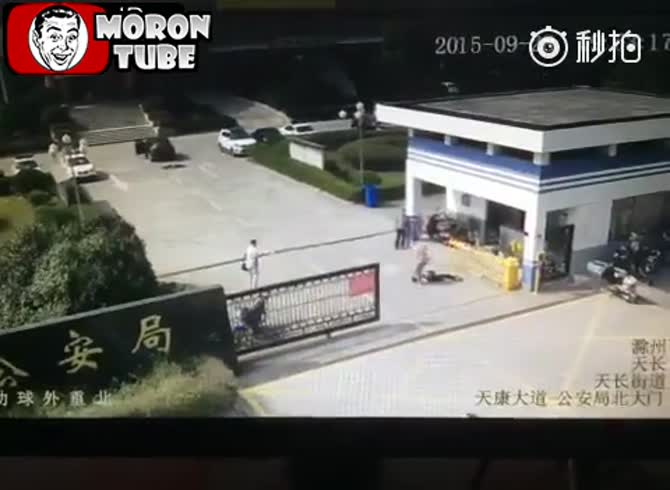 Video :China - a lunatic chooses to murder his former spouse and her companion within the police headquarters
